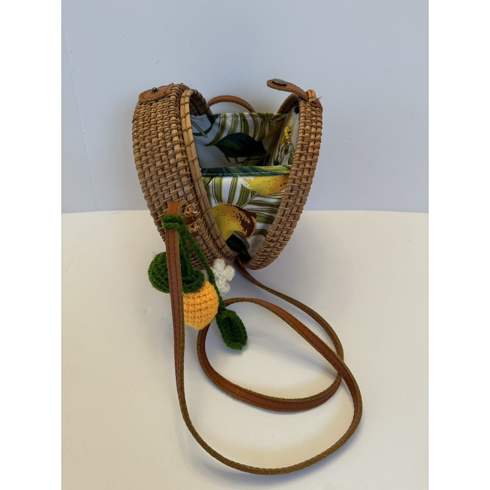 Round Woven Basket‎ Crossbody Lined Hinged Purse Snap Closure Inner Pockets - Picture 4 of 6